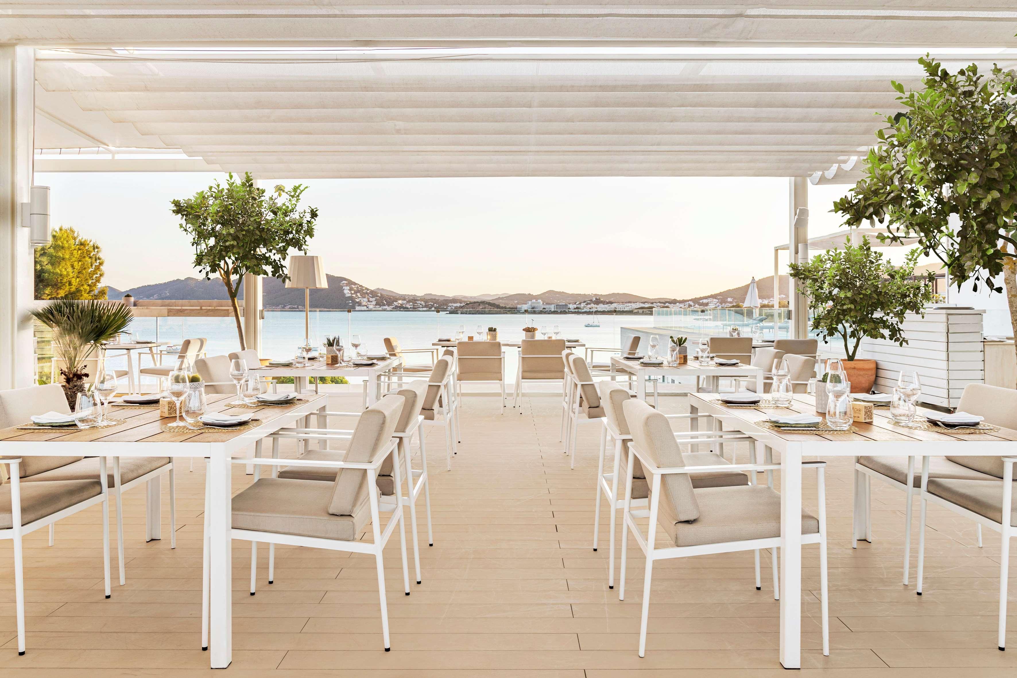Me Ibiza - The Leading Hotels Of The World Santa Eularia des Riu Exterior foto