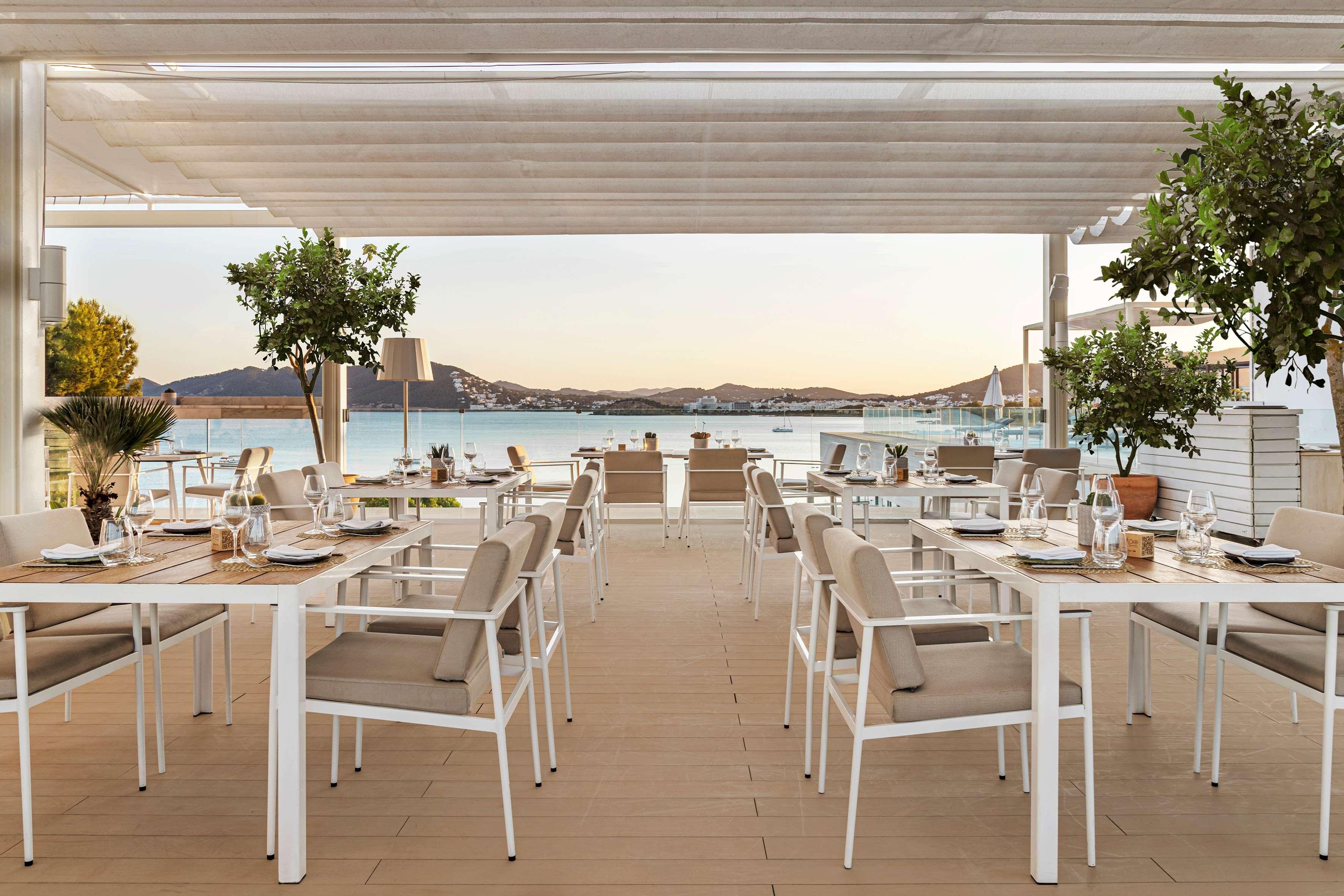 Me Ibiza - The Leading Hotels Of The World Santa Eularia des Riu Exterior foto